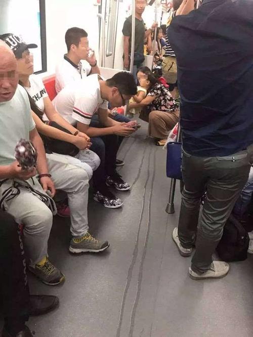 今晚澳门9点35分开奖实用性解读和带不同小孩地铁乞讨与地铁带两个小孩