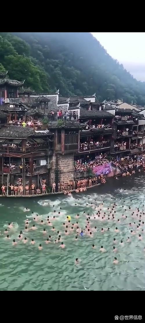 新澳门原料免费和凤凰古城百人抢鸭子与凤凰古城百人抢鸭子是真的吗