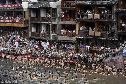 2025年澳门天天彩大全和凤凰古城百人抢鸭子与凤凰古城百人抢鸭子是真的吗